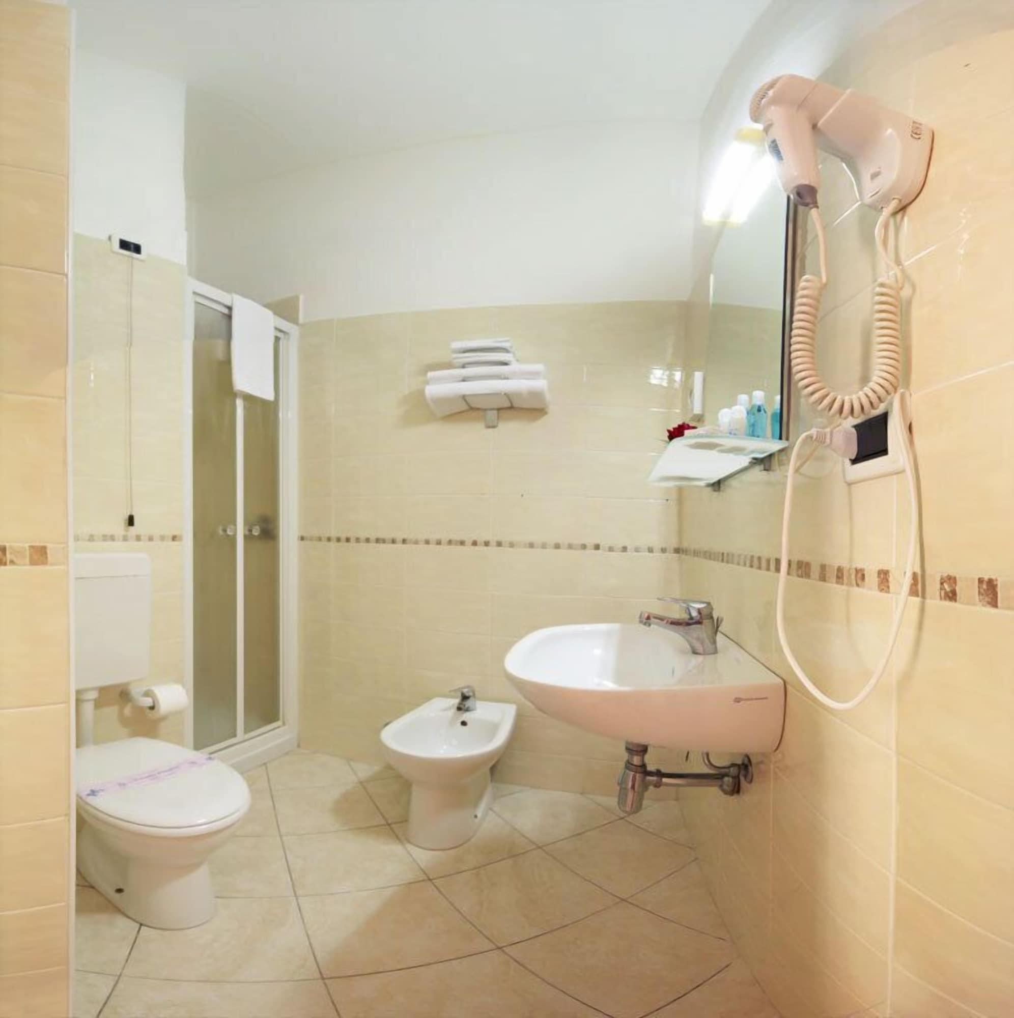 Hotel Astor Pisa Ngoại thất bức ảnh
