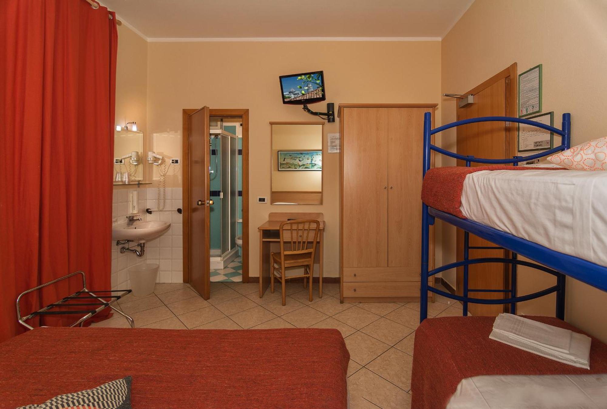 Hotel Astor Pisa Phòng bức ảnh
